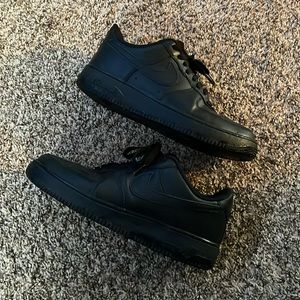 Nike Air Force 1 triple black